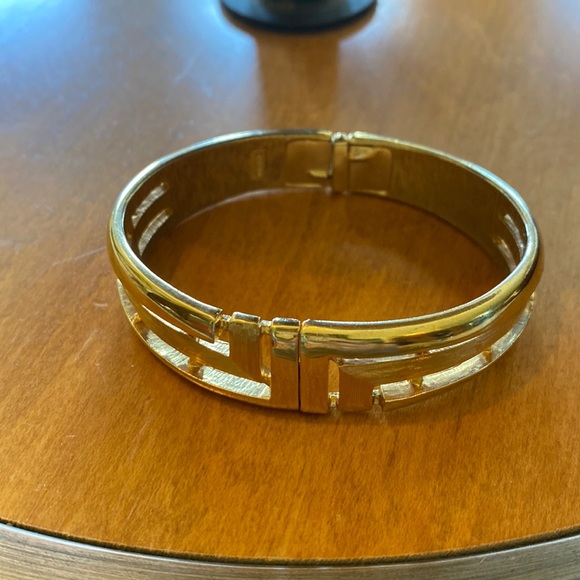 Trifari Jewelry - Vintage Trifari gold bangle